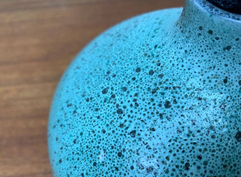 Mid-century German minimalist studio pottery vase by Siegfried Gramann for Töpferhof Römhild, 1960s.