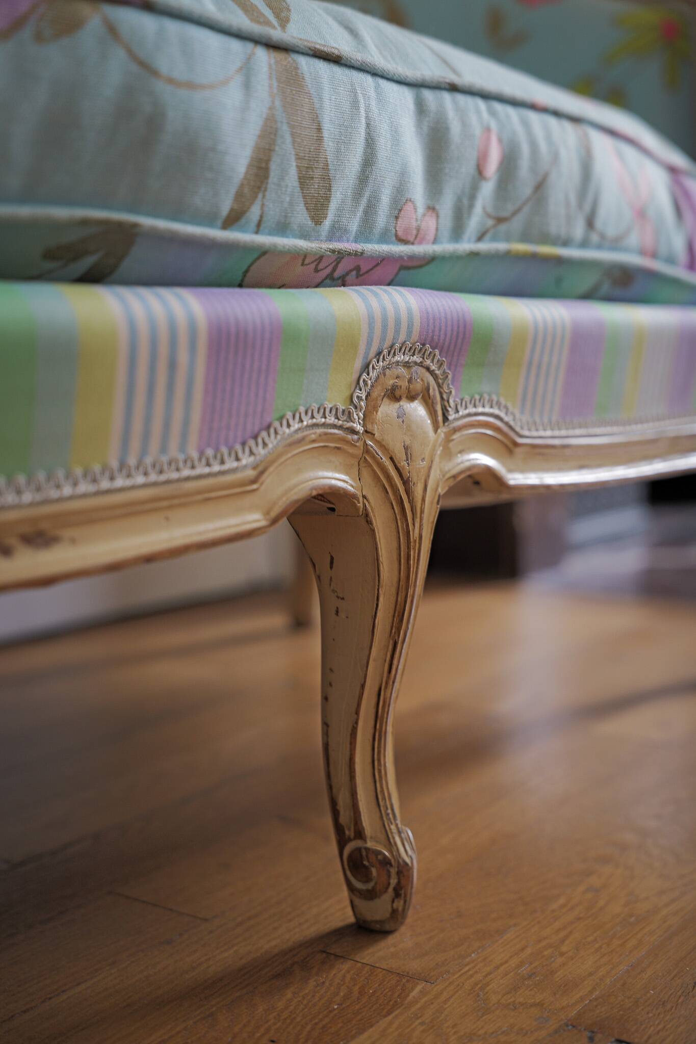 Louis XV Bench - Maison Moissonnier