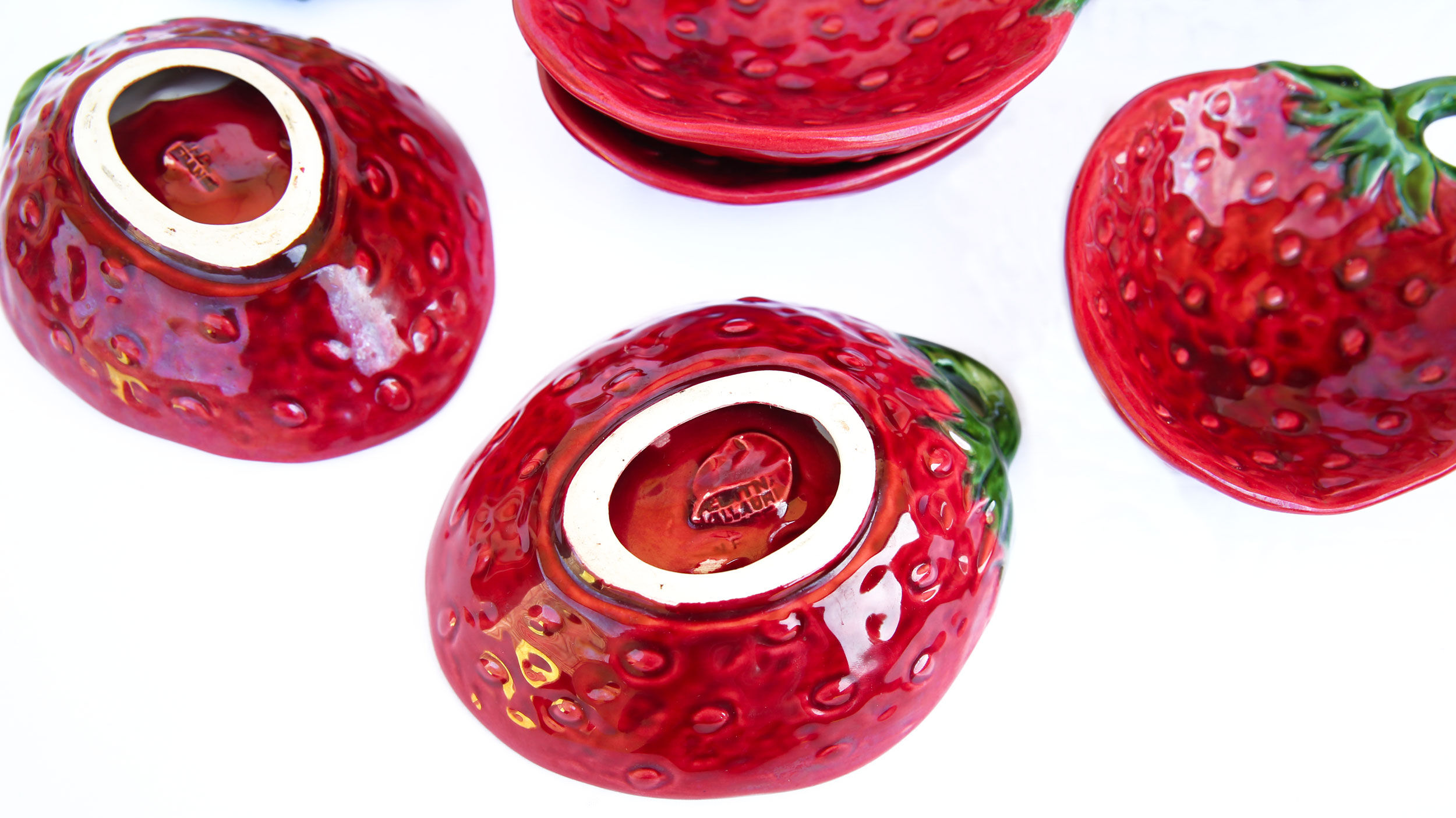 Salad bowl serving and 6 strawberry cups in Aegitna Vallauris