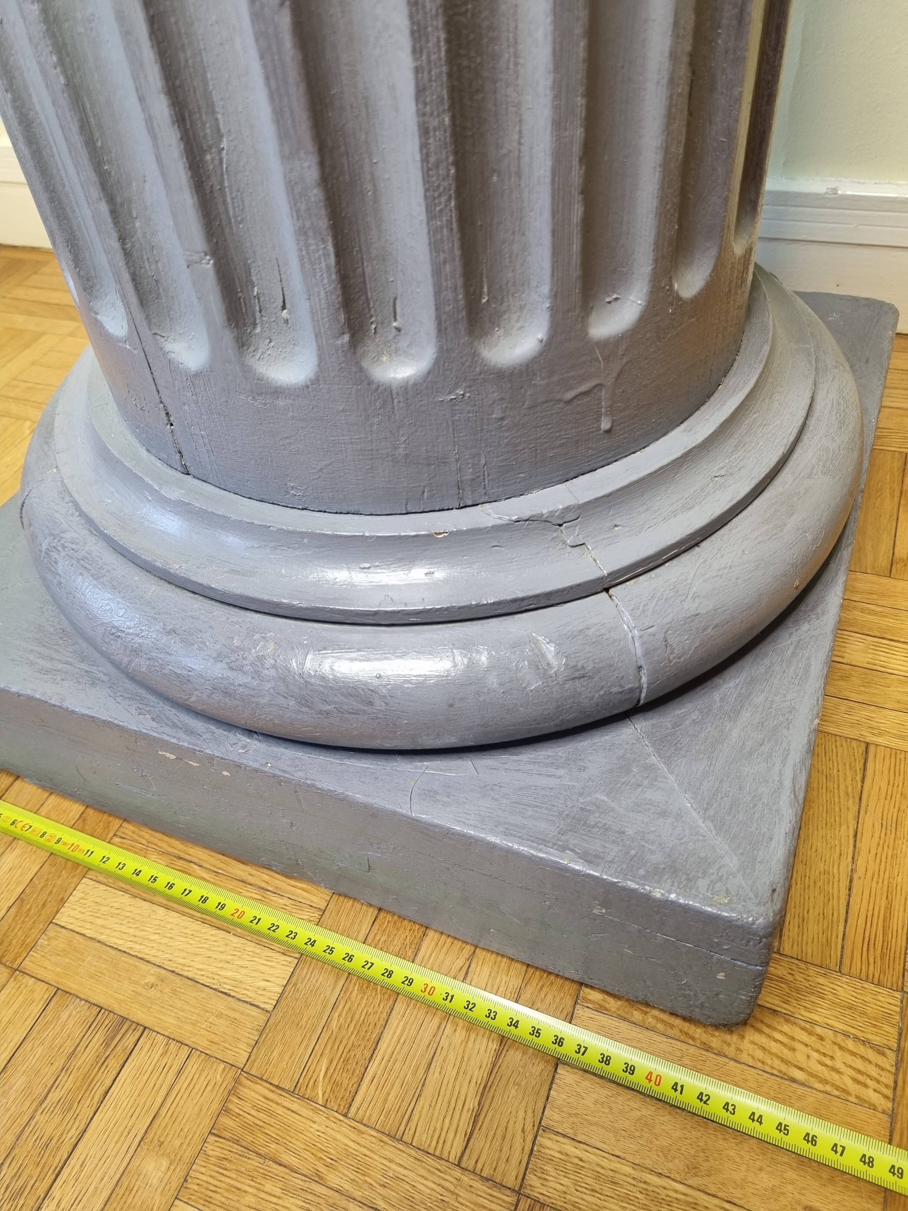 Monumental Ionic column foot in painted wood, 96 cm