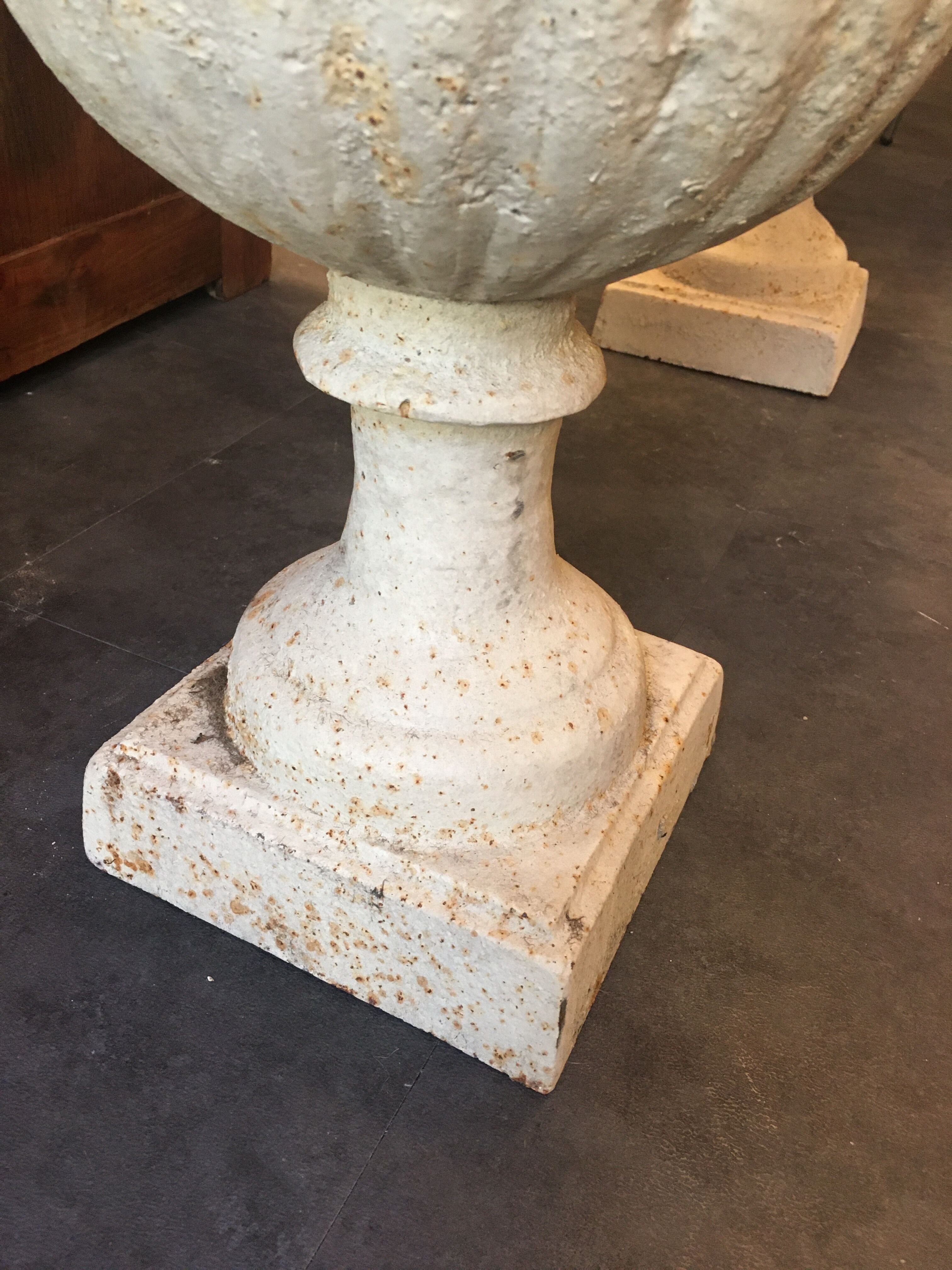 Pair of medicid vasques, cast, exterior