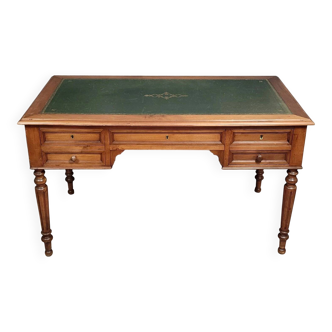 Flat desk from the Louis Philippe period in walnut around 1830.