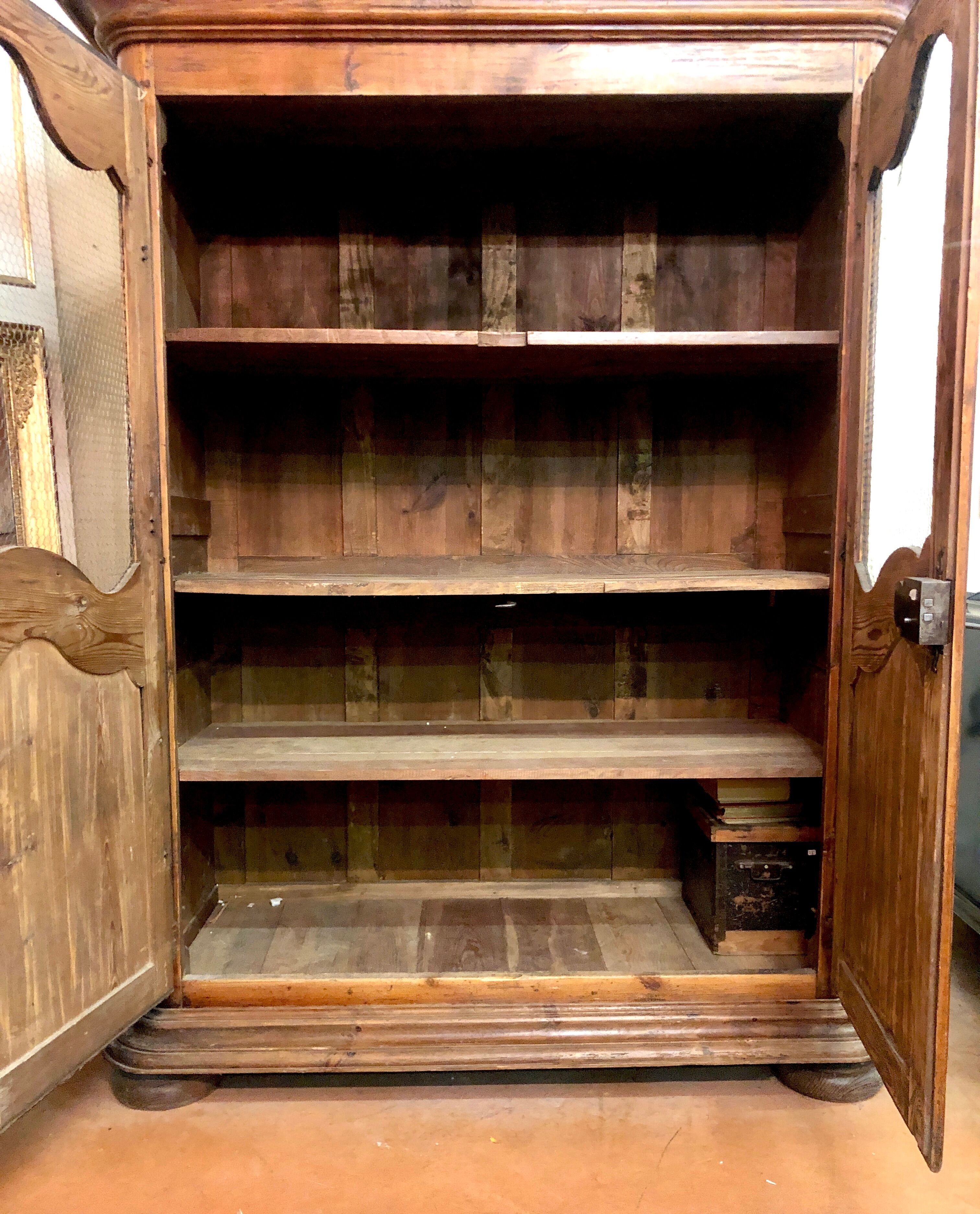 Wardrobe grilled Louis XV, eighteenth century