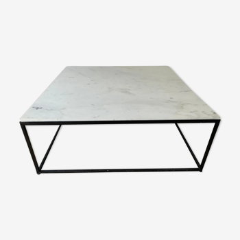 Square coffee table in white marble and black metal