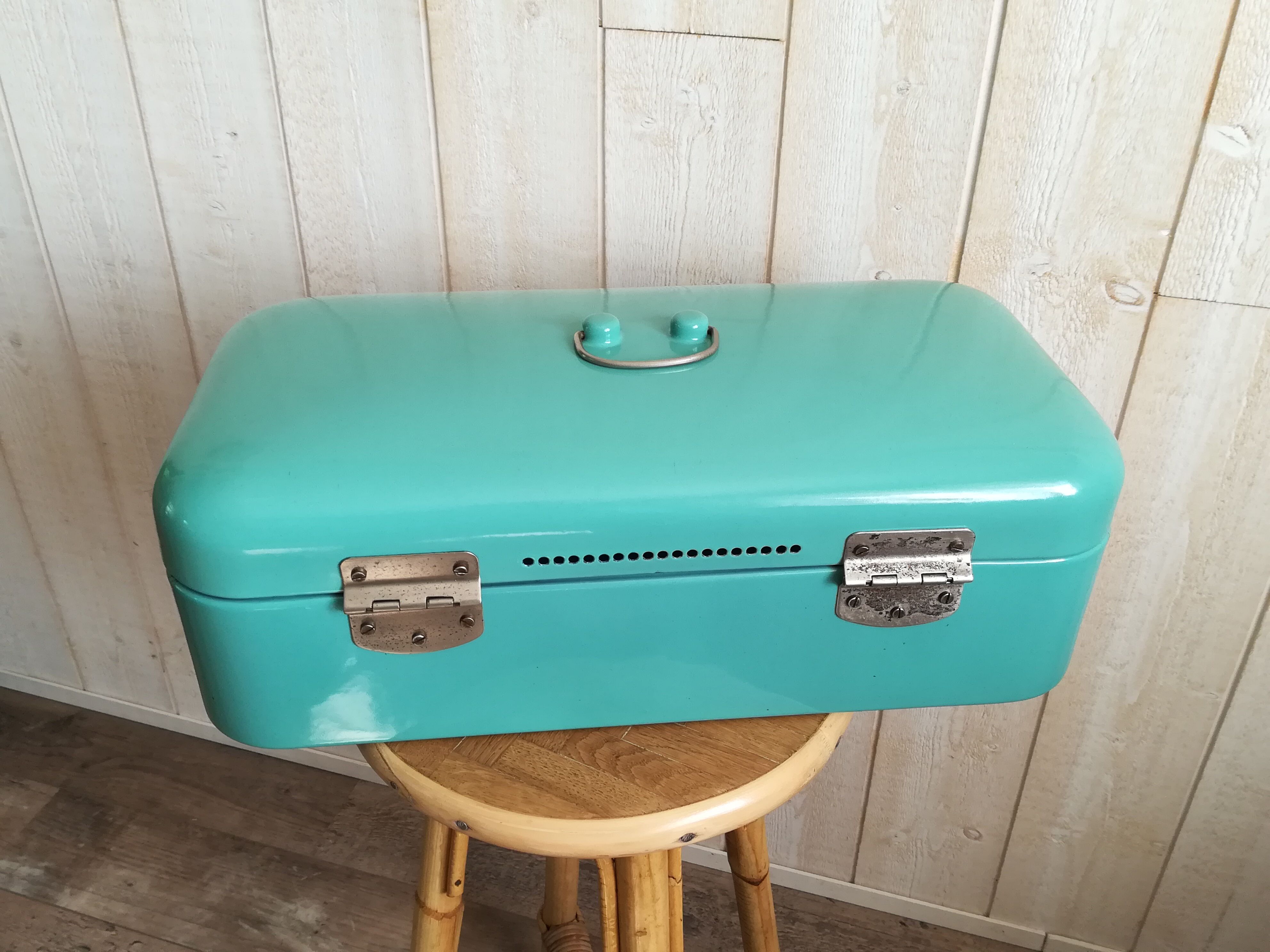 Minth blue enamelled metal box