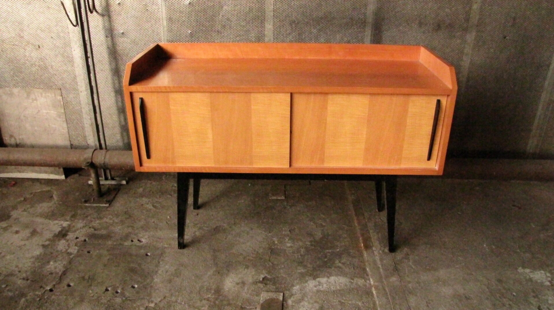 Buffet des années 60 à la manière de Hans Bellmann