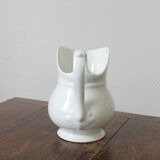 Broc blanc ancien en porcelaine du XIXe siècle