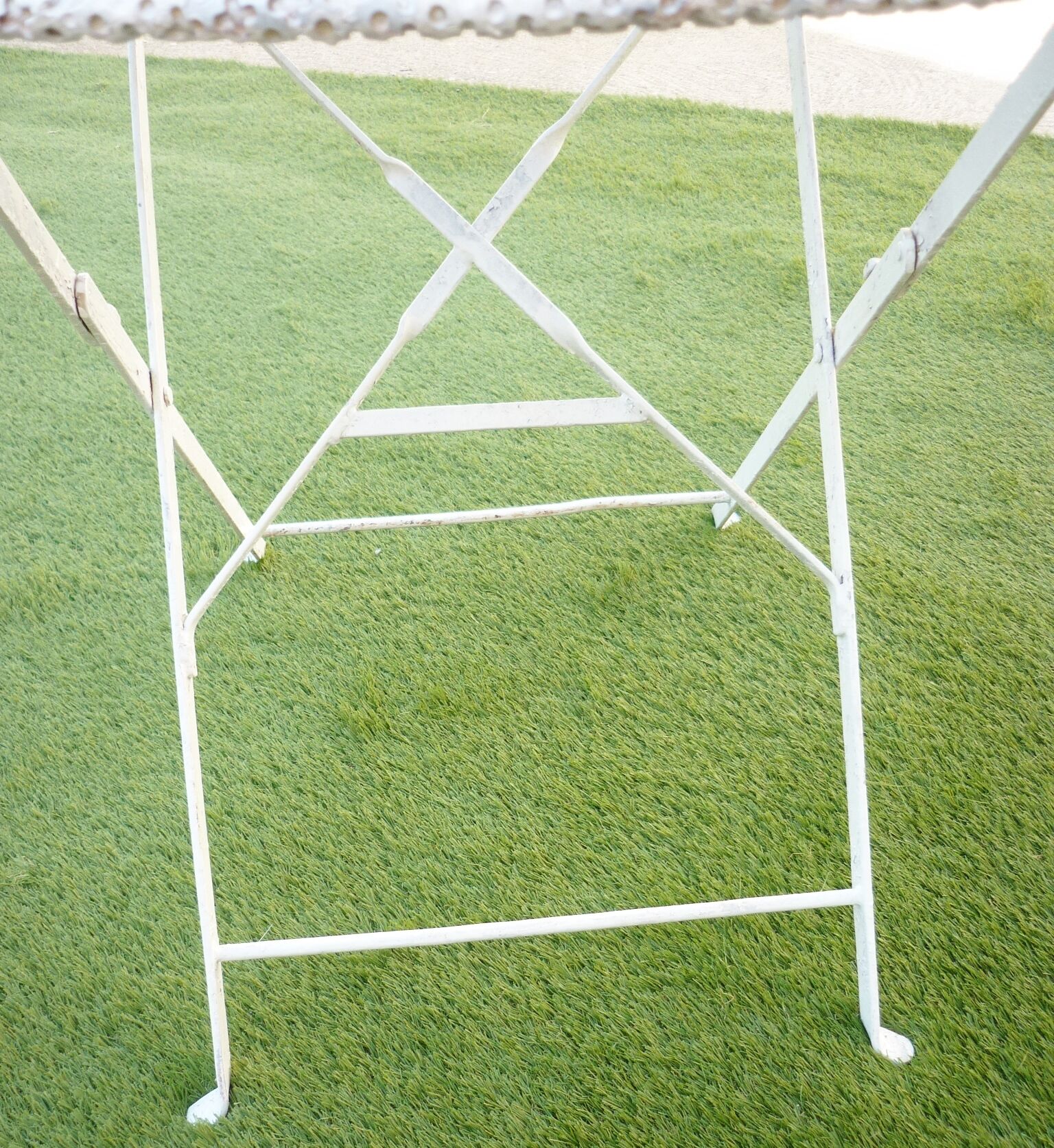 Table de jardin pliante, années 50, métal perforé