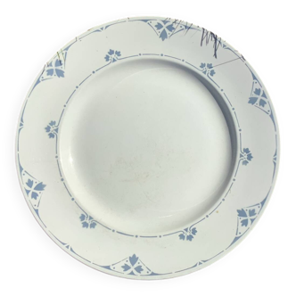 Round dish with blue patterns