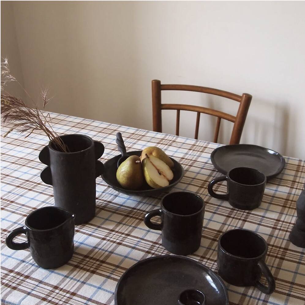 Petite tasse en grès noir