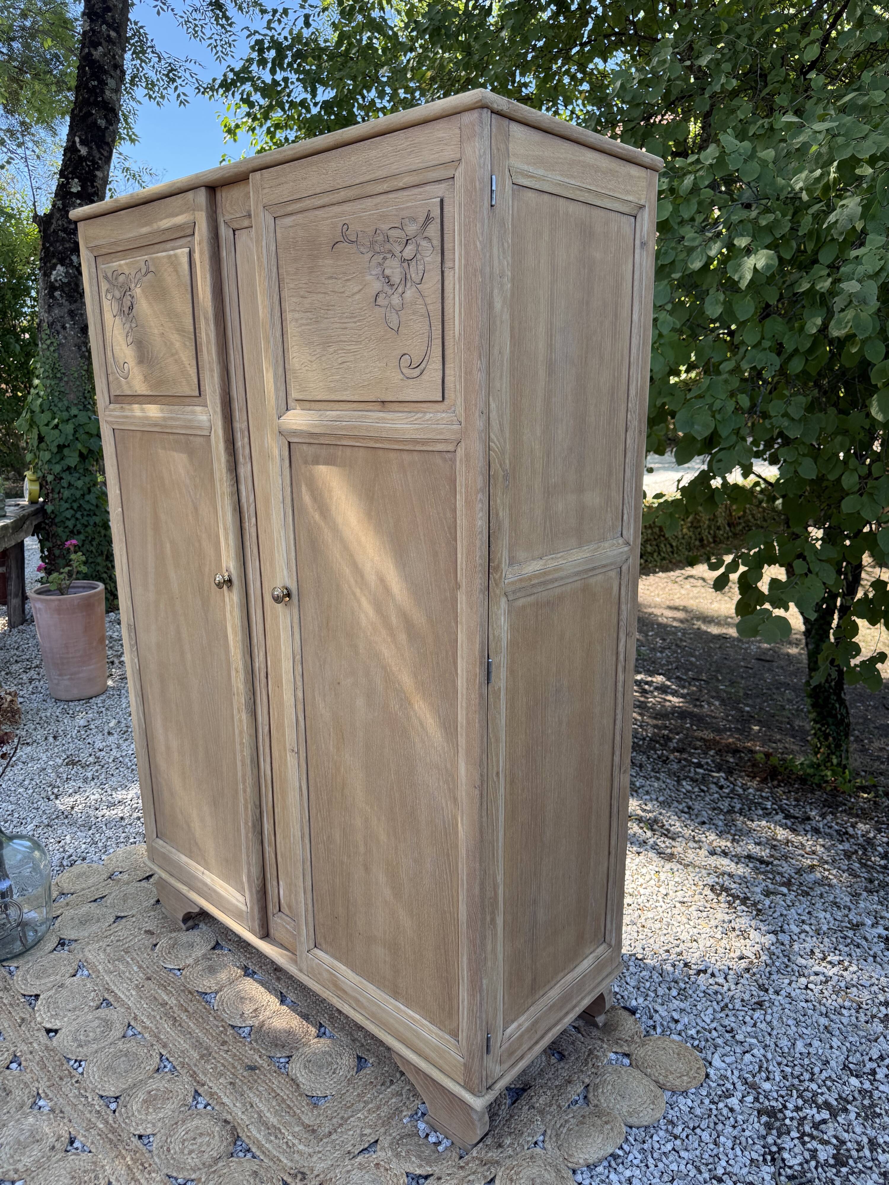 Armoire massif art déco