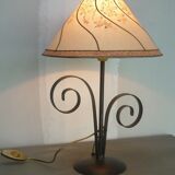 Lampe avec volutes en fer forgé et abat-jour ancien