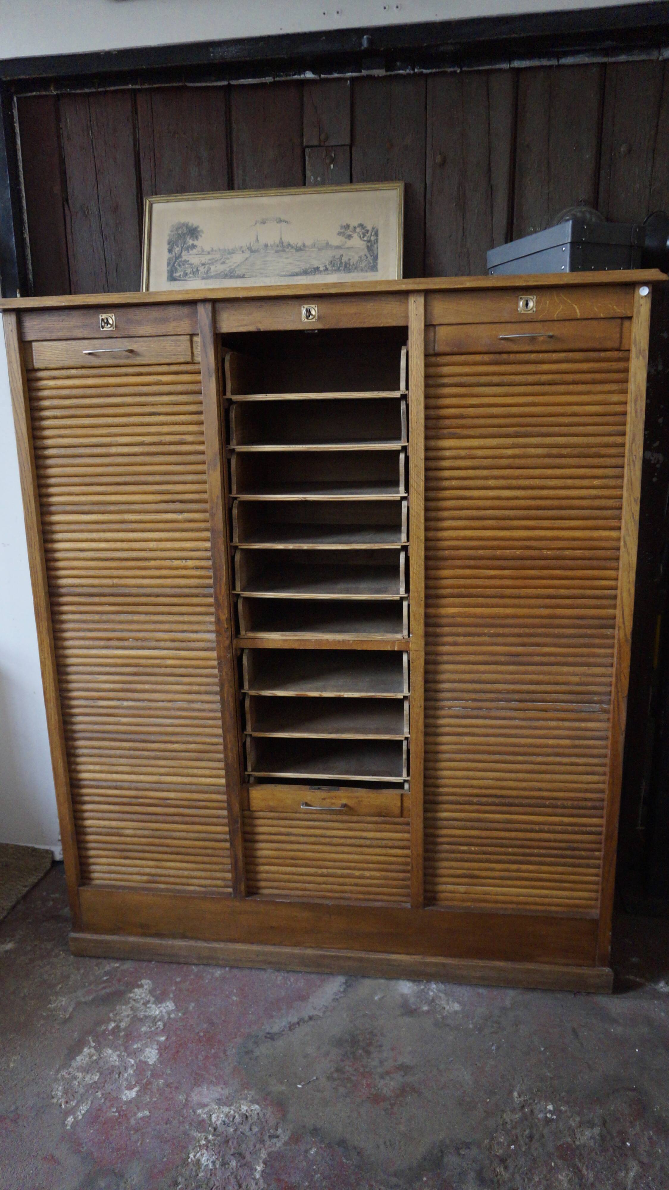 Wooden curtain binder