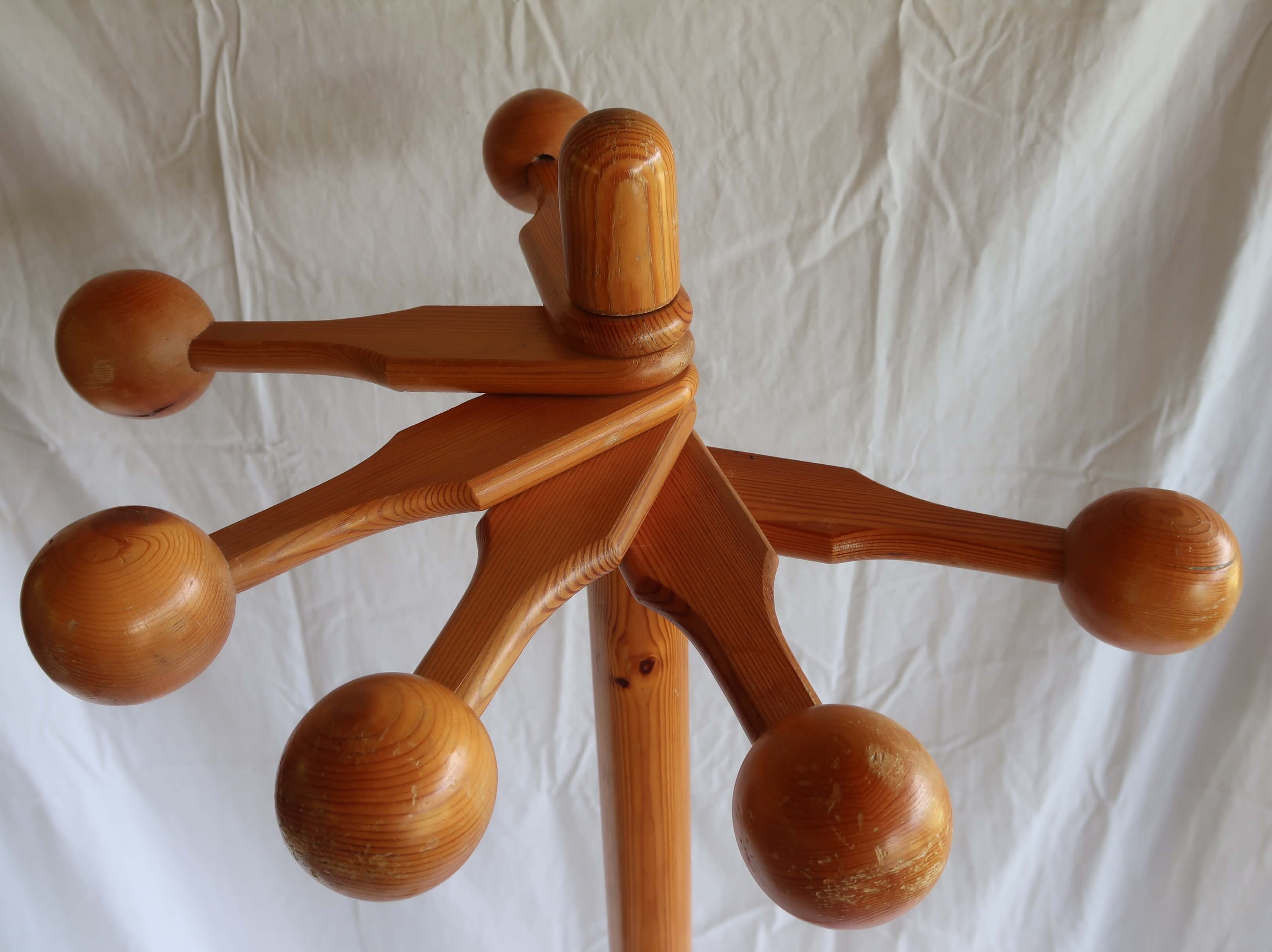 Astral coat rack