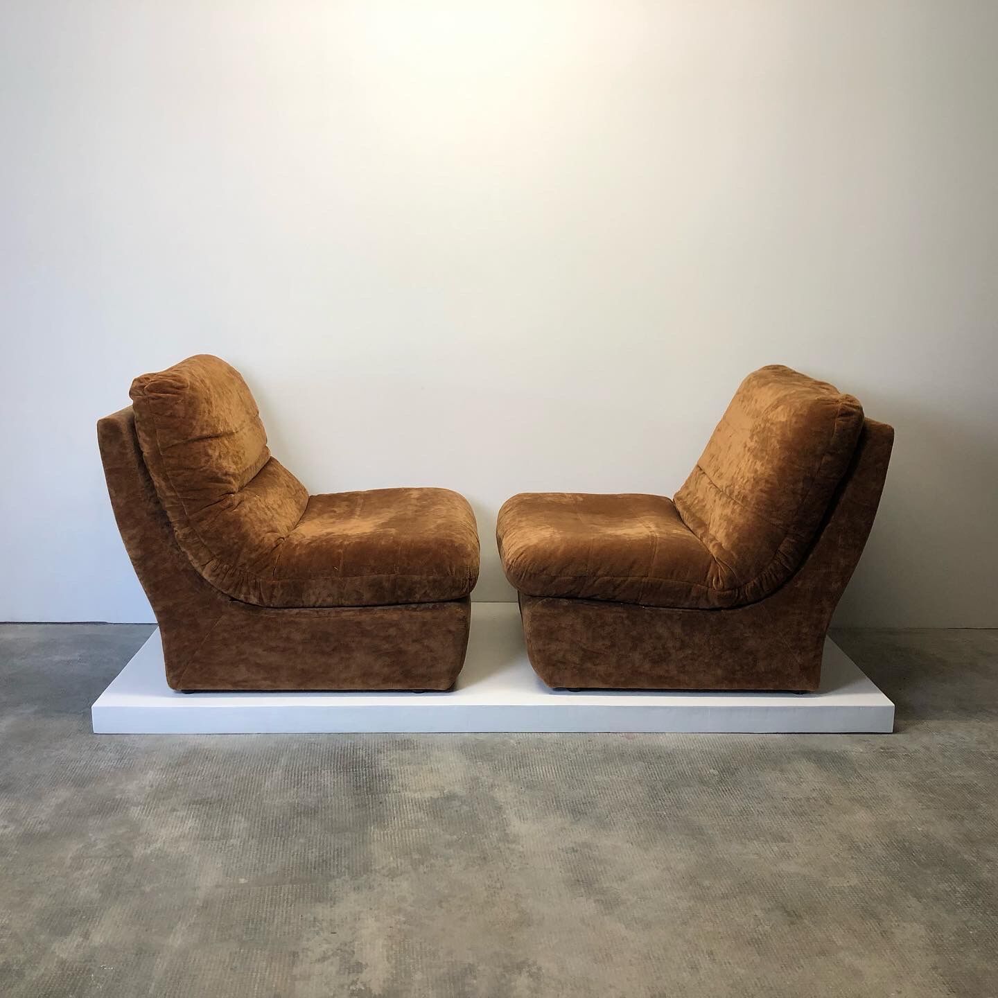 Paire de chauffeuses Space age circa 1970