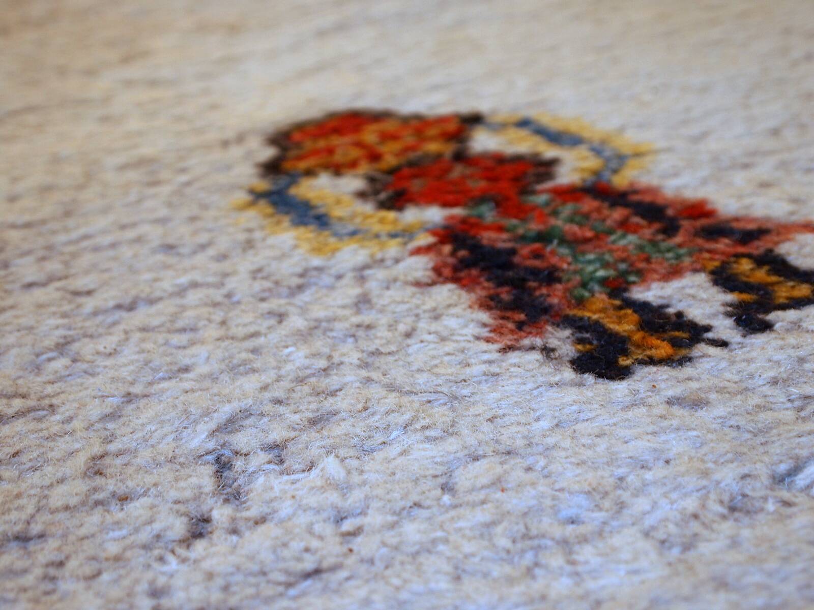 Tapis vintage fait main Gabbeh du Moyen-Orient 140cm x 215cm (1960s)