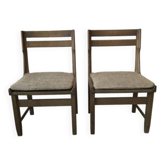 Paire de chaises en chêne par Guillerme et Chambron, vers 1960.