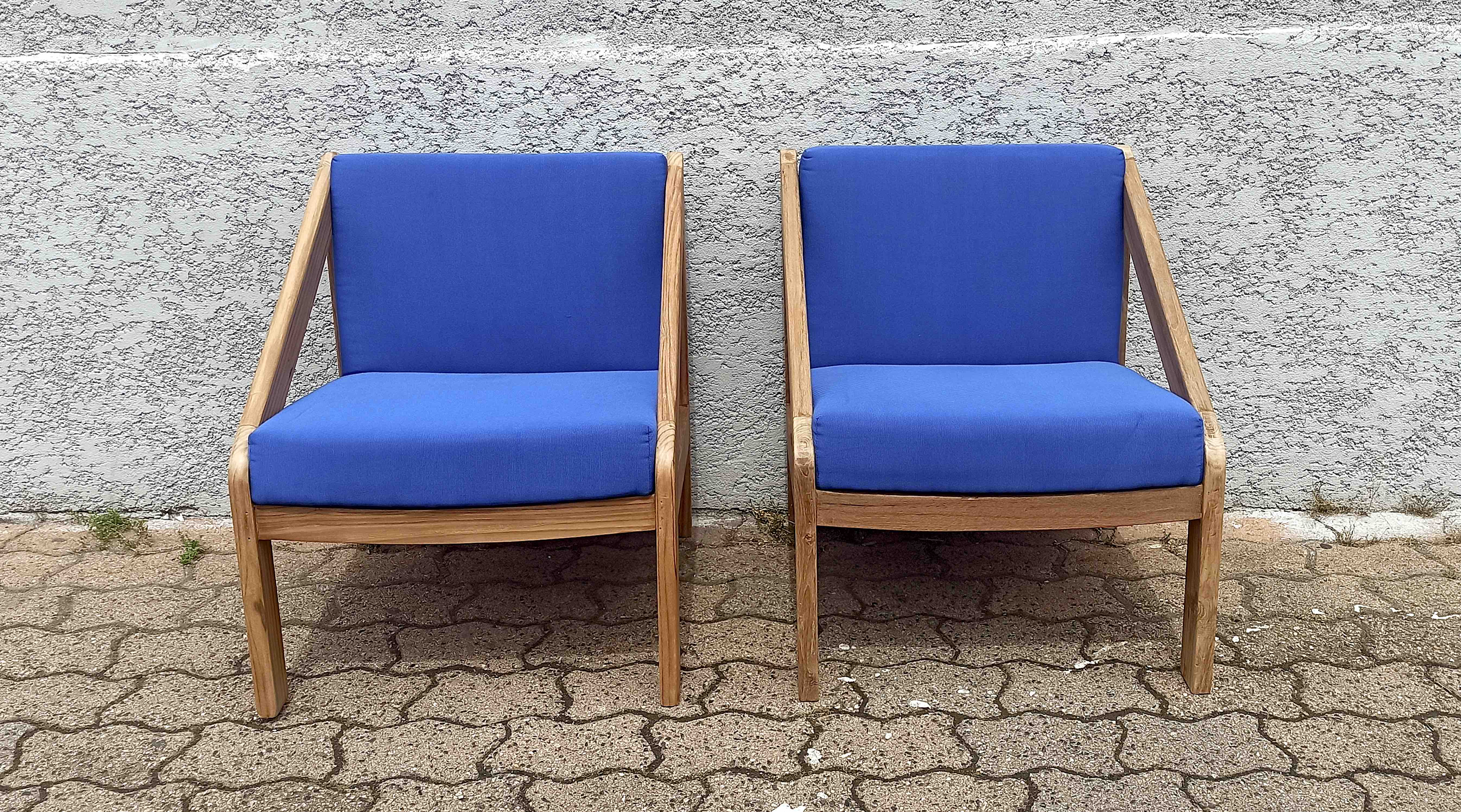 Paire de fauteuils années 70
