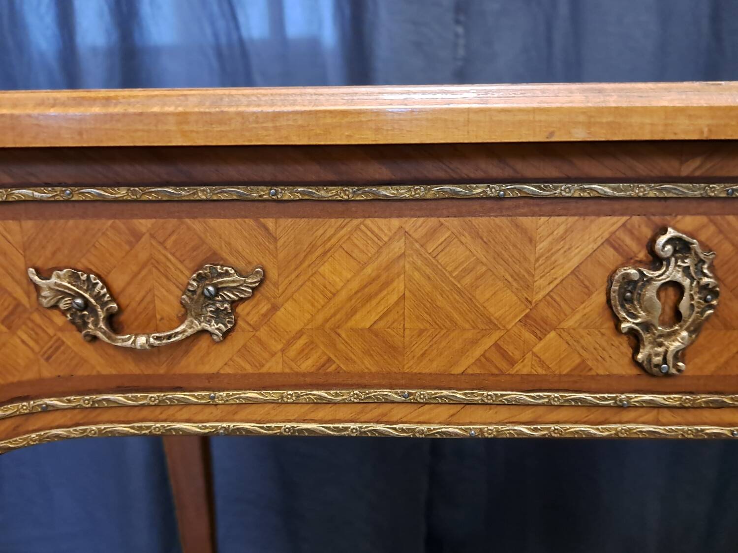 Louis XV style living room table in marquetry