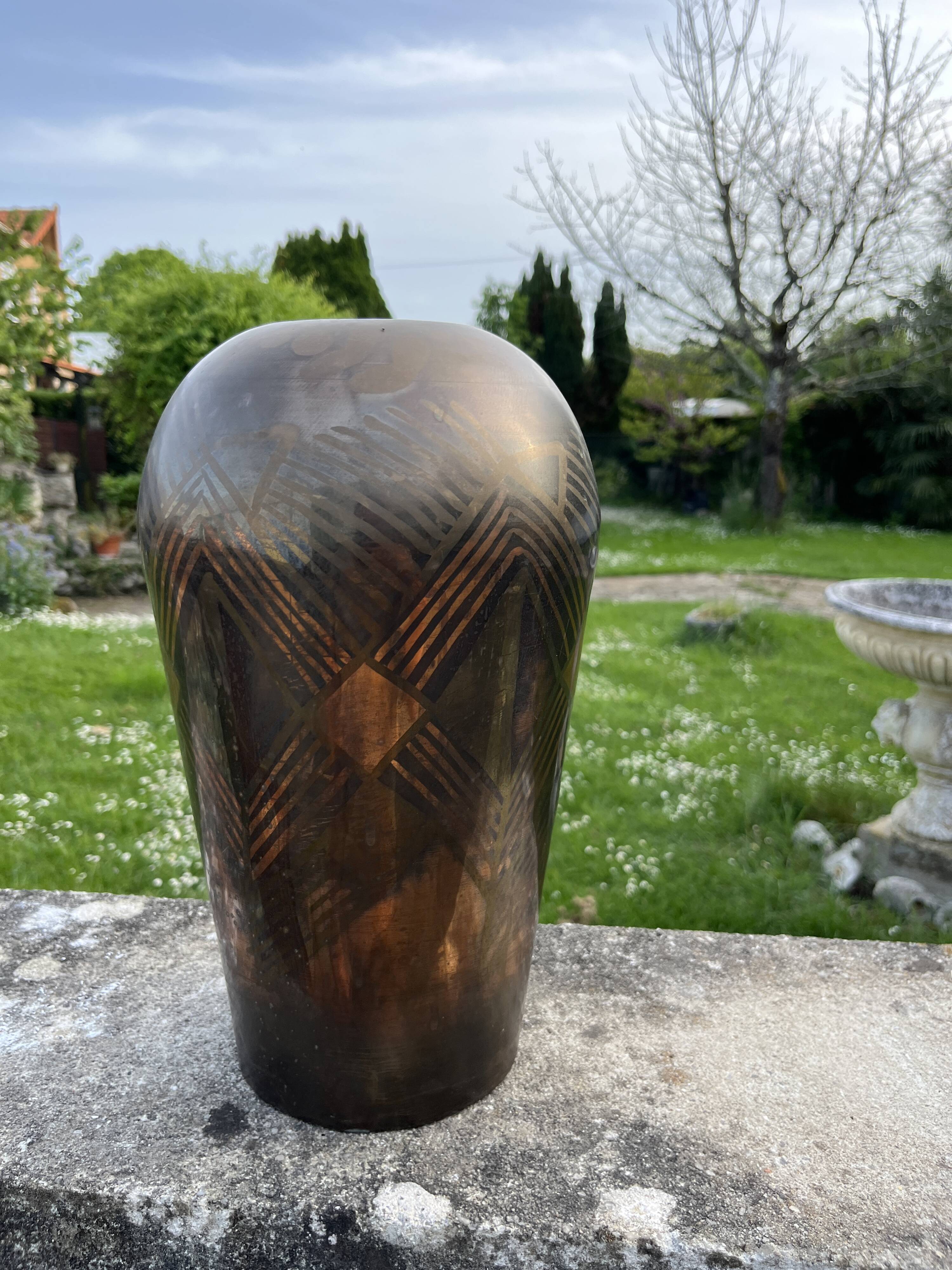 Art Deco vase in brass with geometric patterns