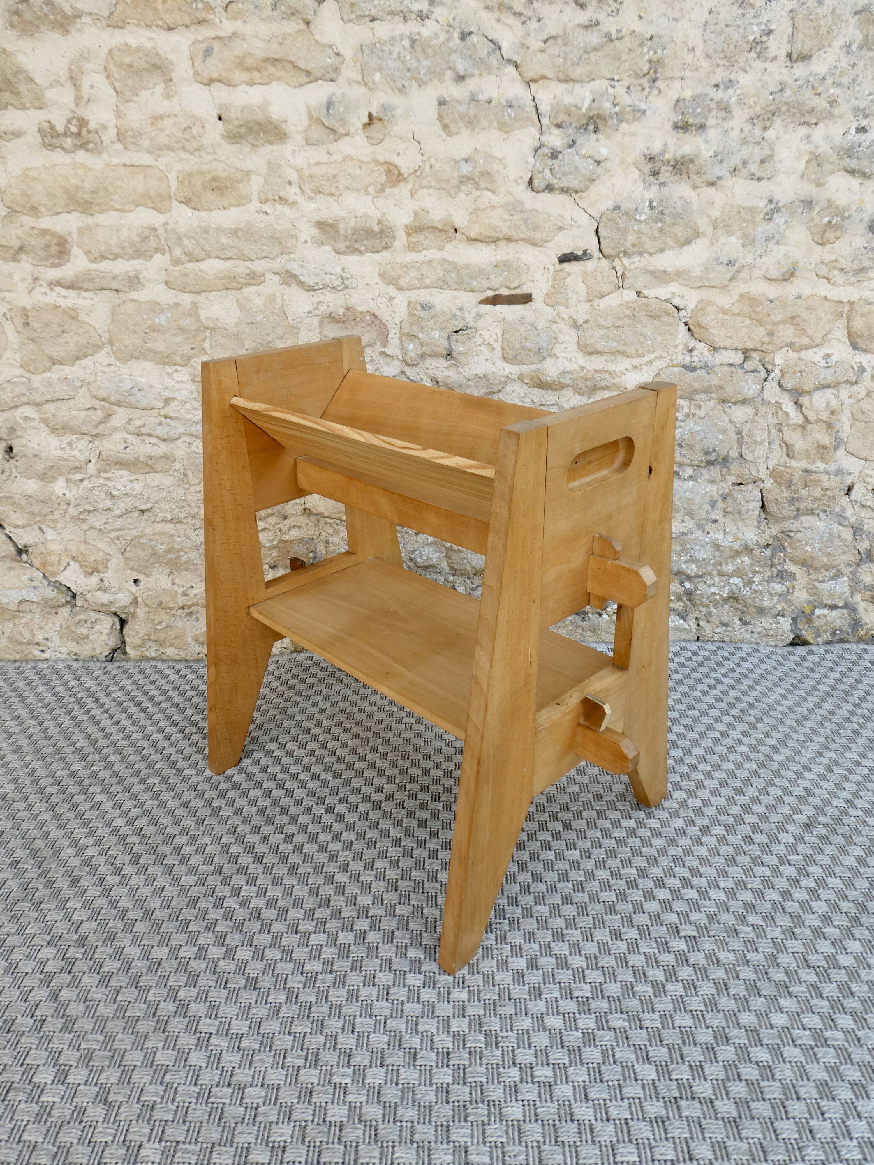 Light wood side table magazine rack