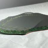 Bevelled mirror engraved under vase or bottle