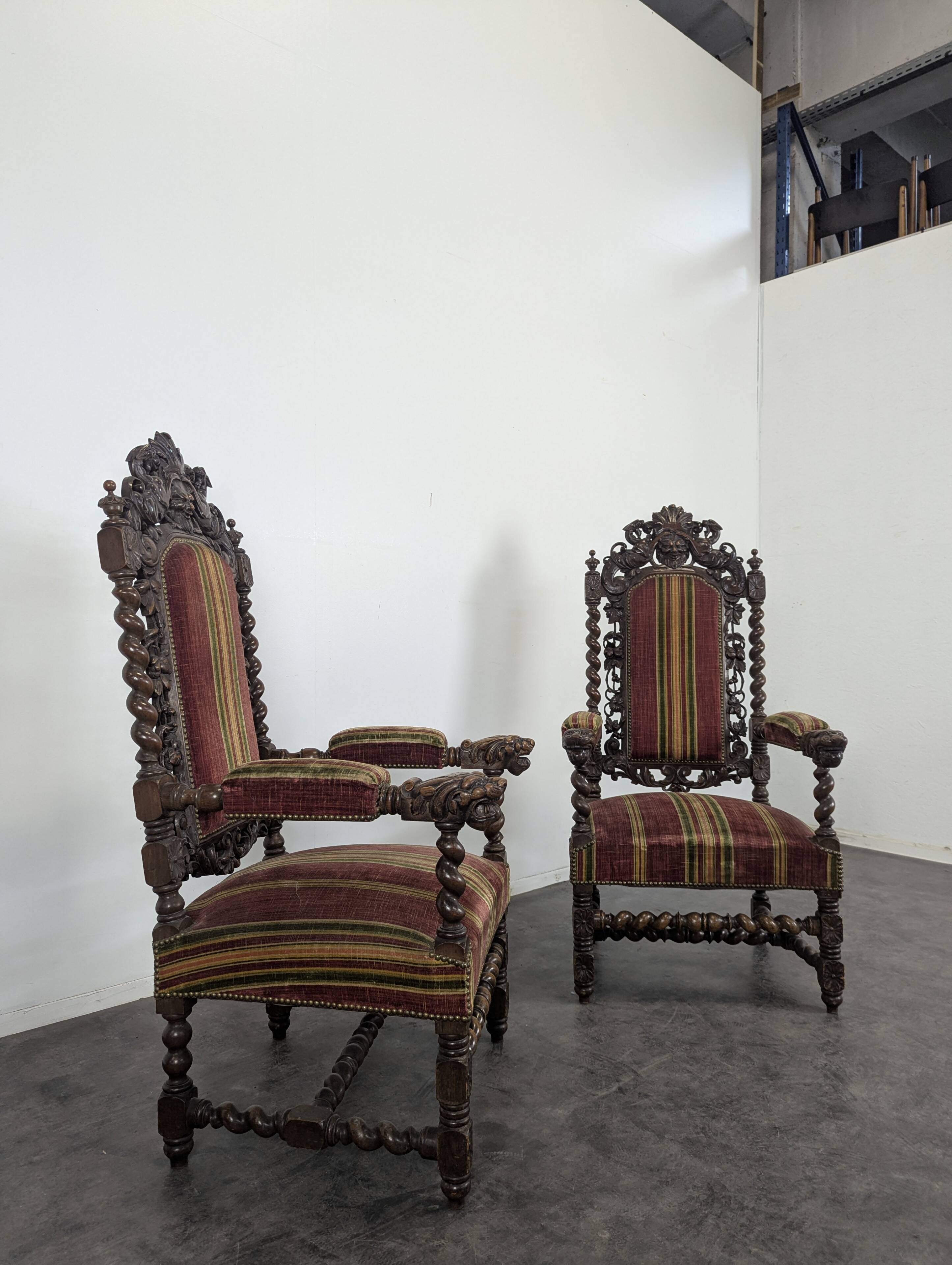 Paire de fauteuil de style Louis XIII style château