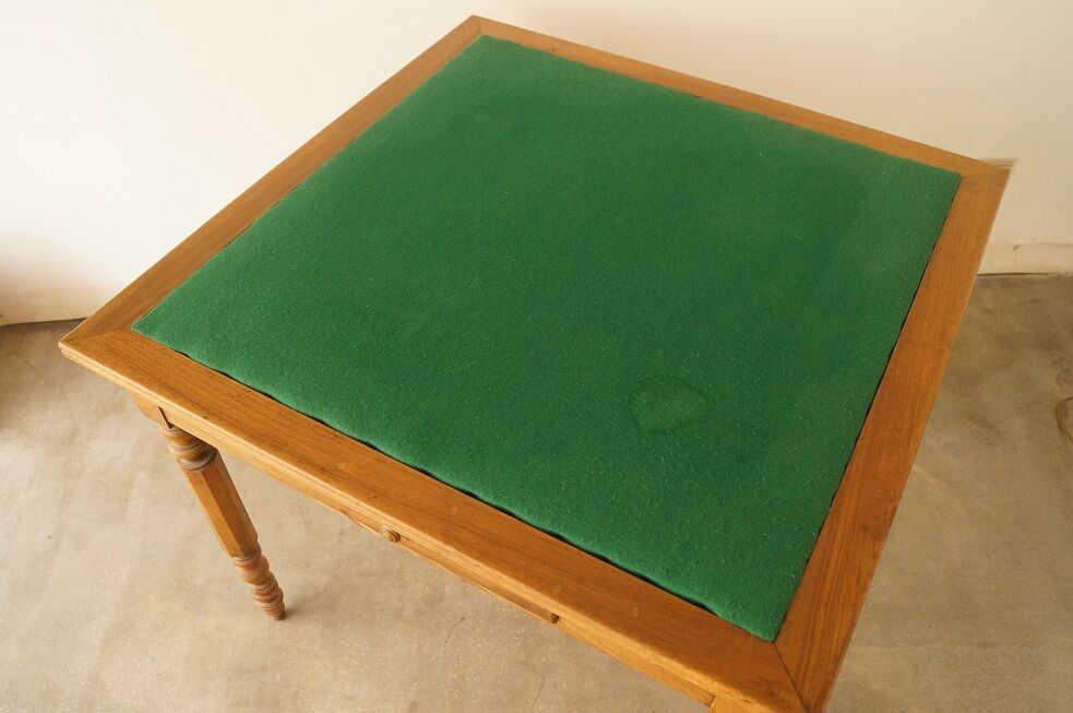 Game table in walnut 1900