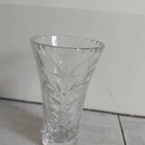 Vase en cristal taillé à décor de fleurs