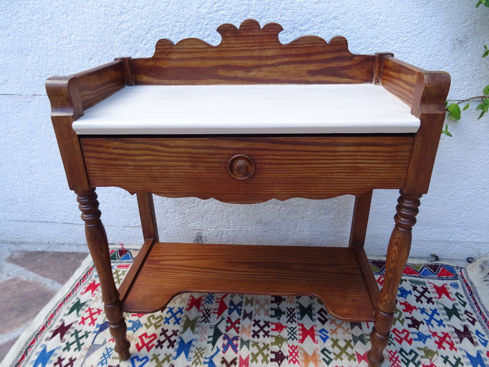 Table de toilette en pichepin