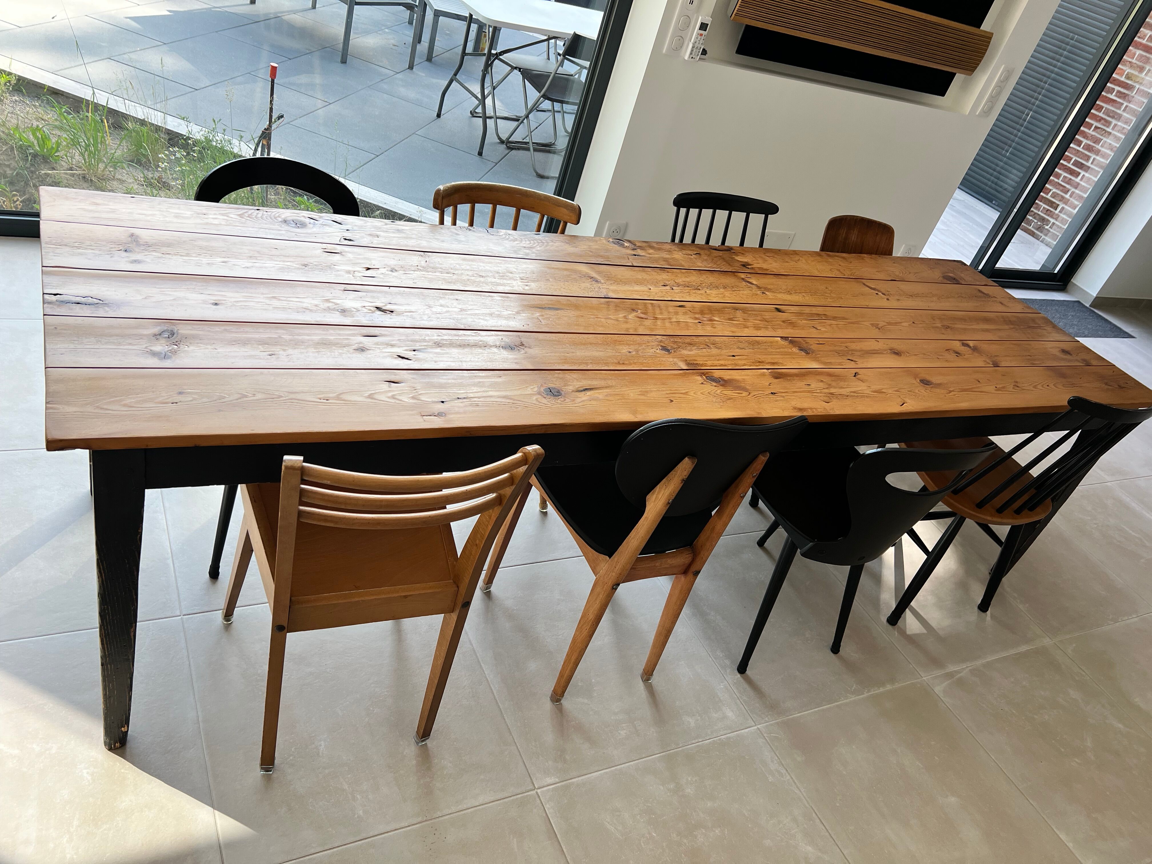 Solid wood farmhouse table for 10 people, 276 cm.
