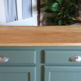 Green Parisian buffet