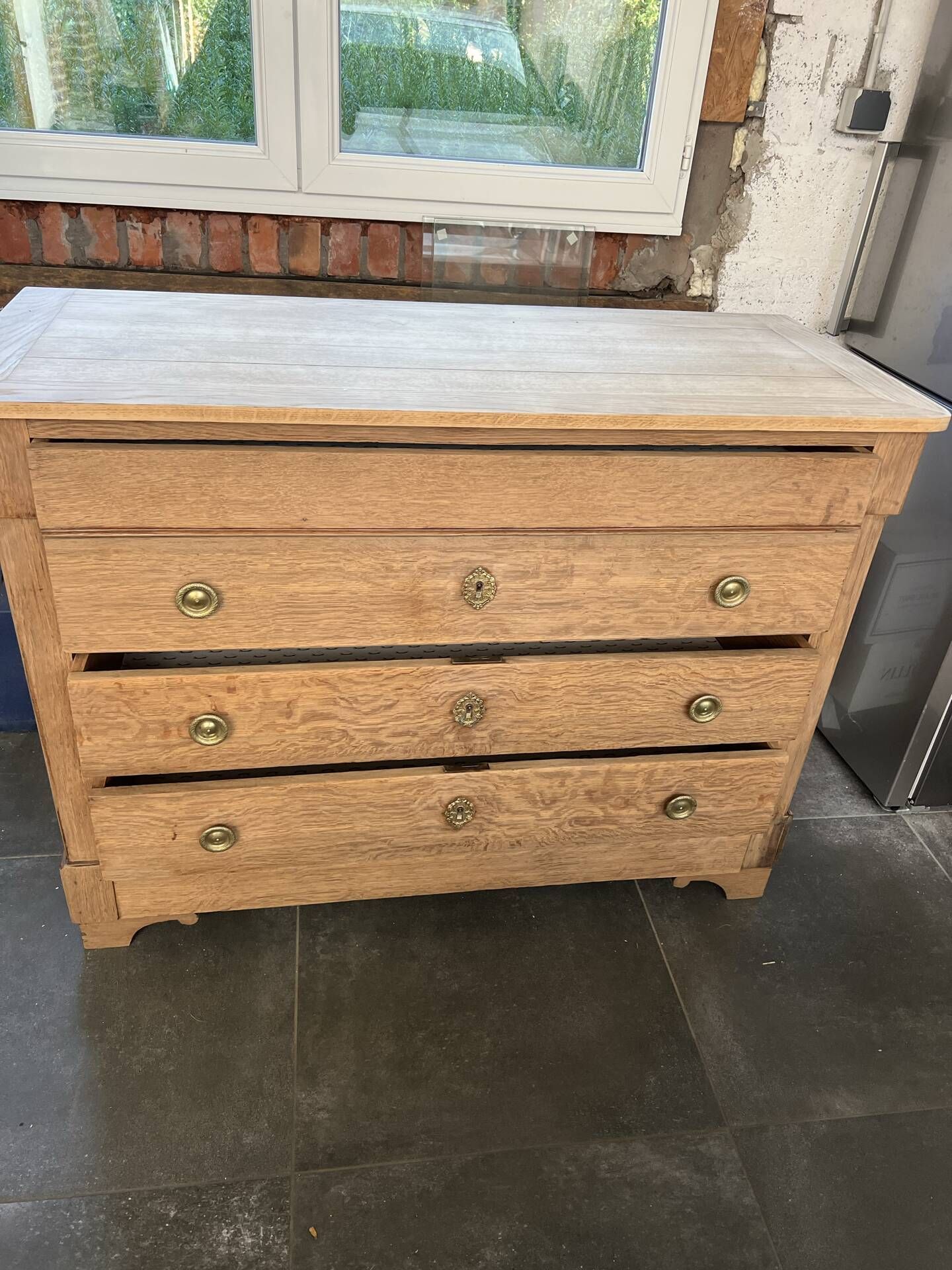 Ancienne commode en chêne poncée