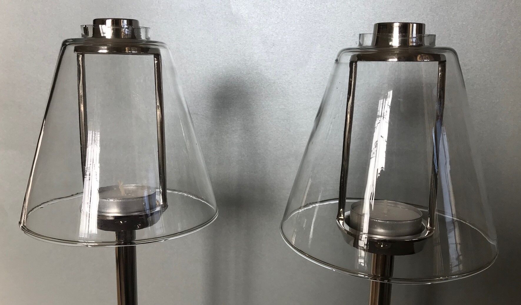 Paire de bougeoirs chromés et verre Marinette