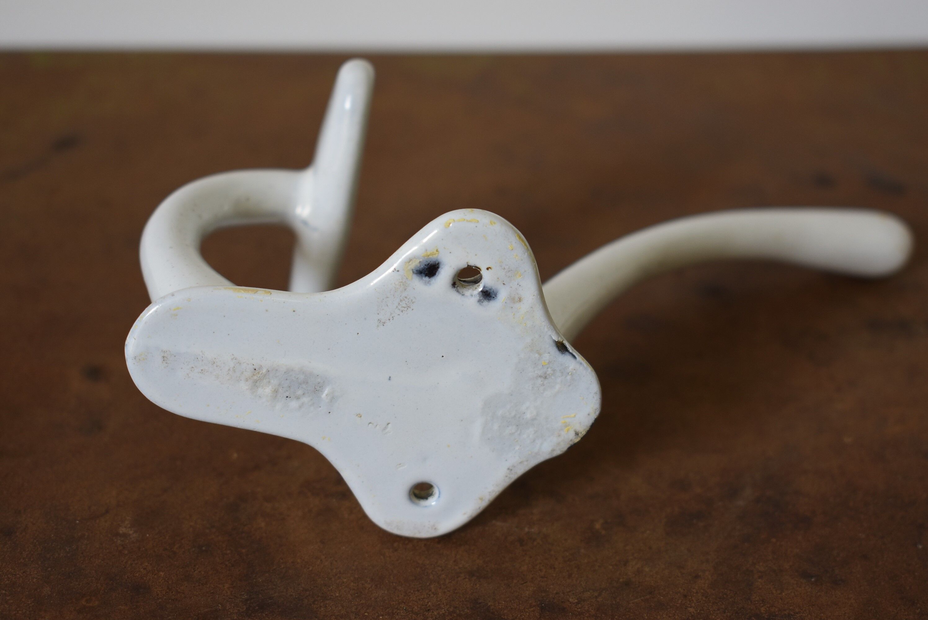 White enamelled cast iron pad