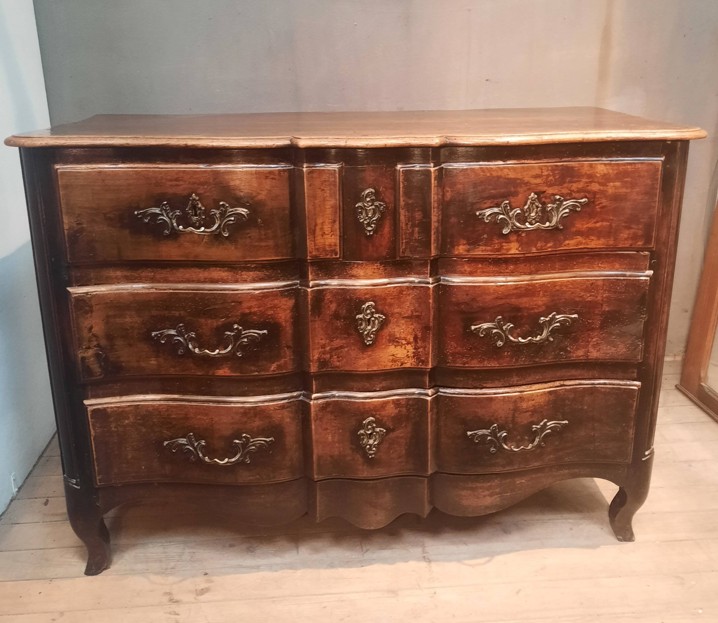 Commode d epoque Louis XV en bois massif