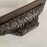 Antique carved wooden wall console for statuette, Haute époque