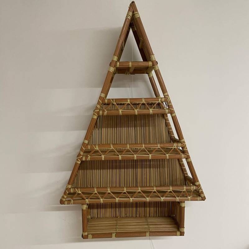 Etagère en forme de sapin