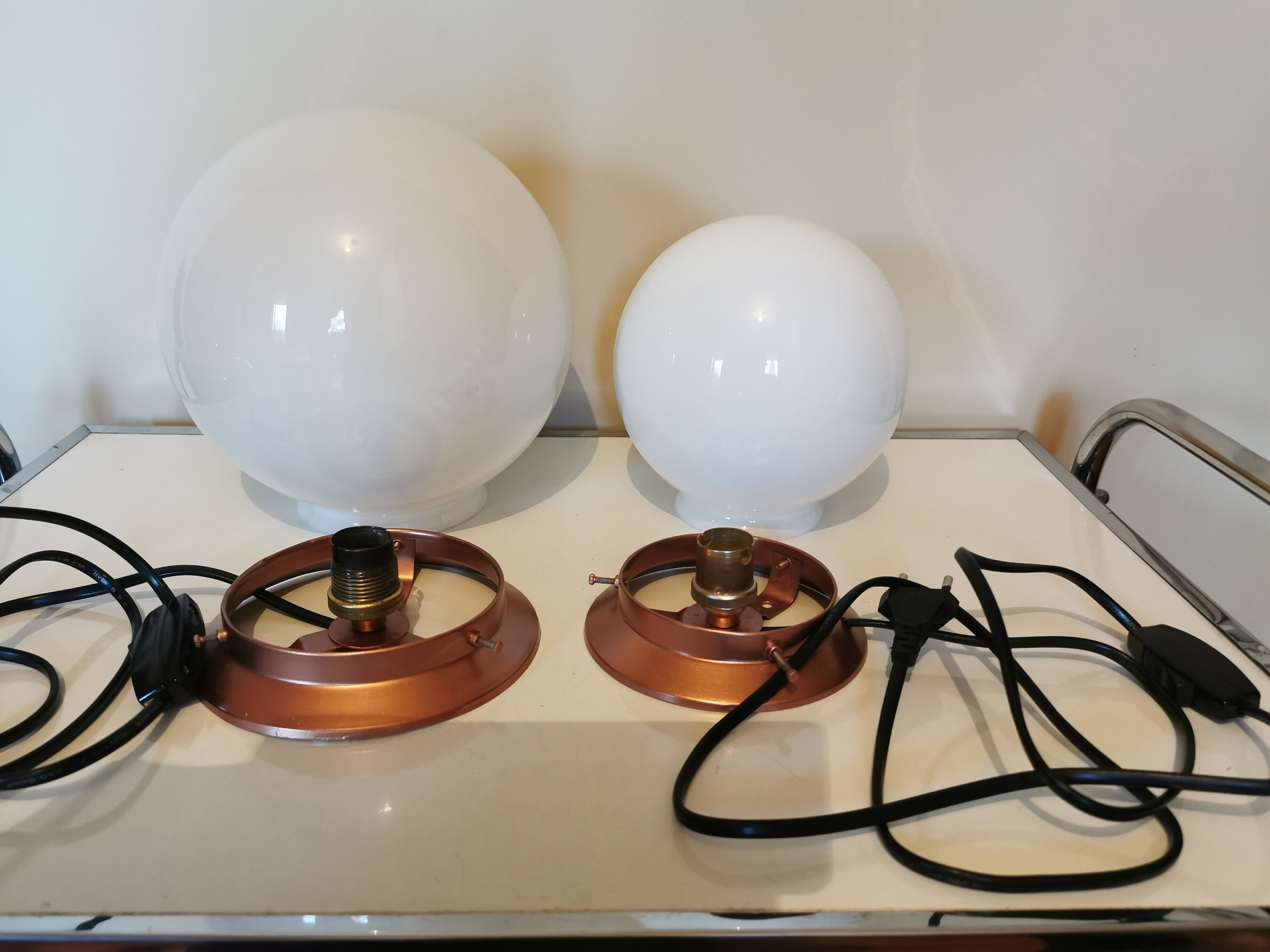Pair of vintage globe lamps to table