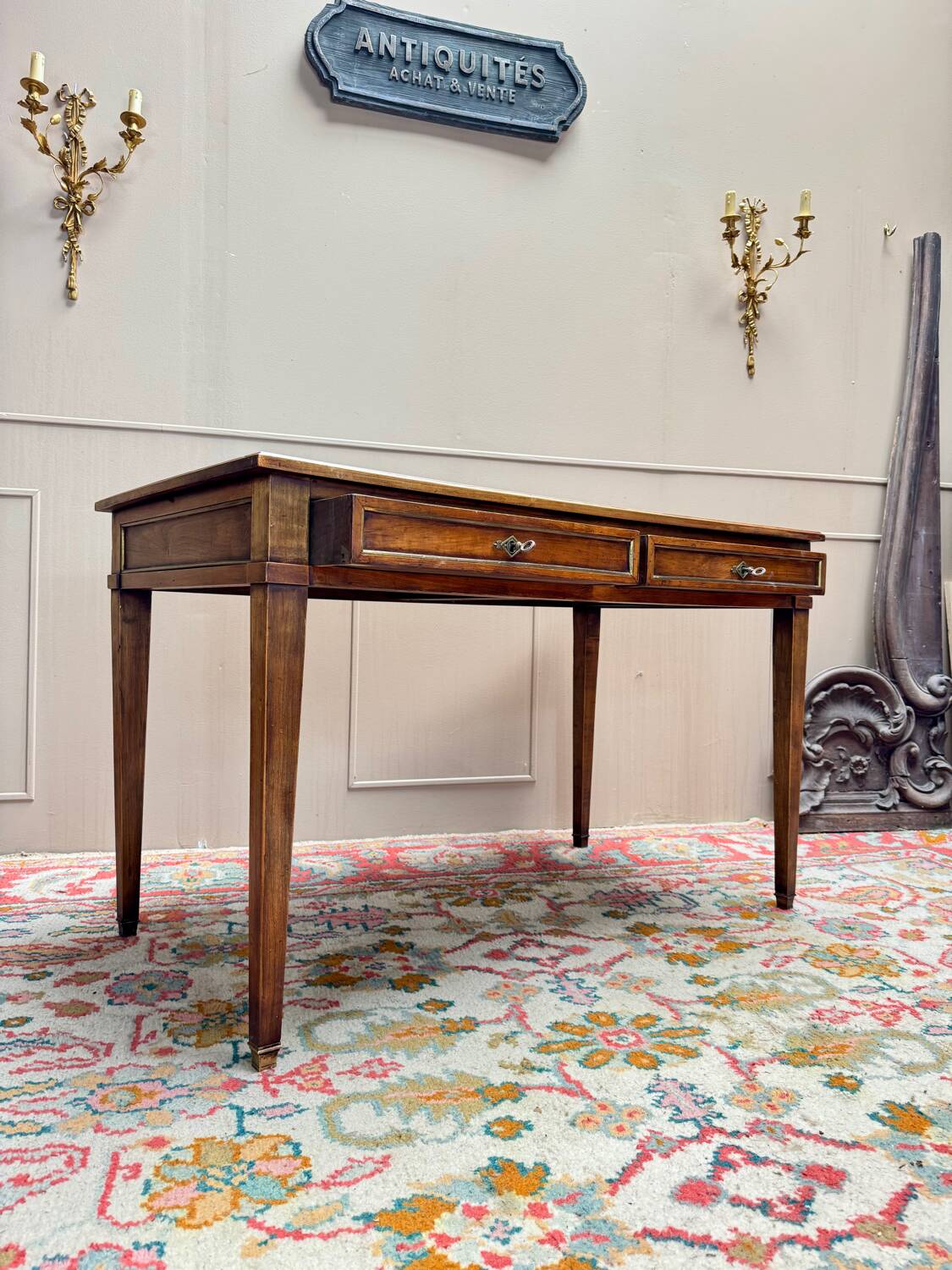 Bureau plat en noyer de style Louis XVI XIX eme siècle