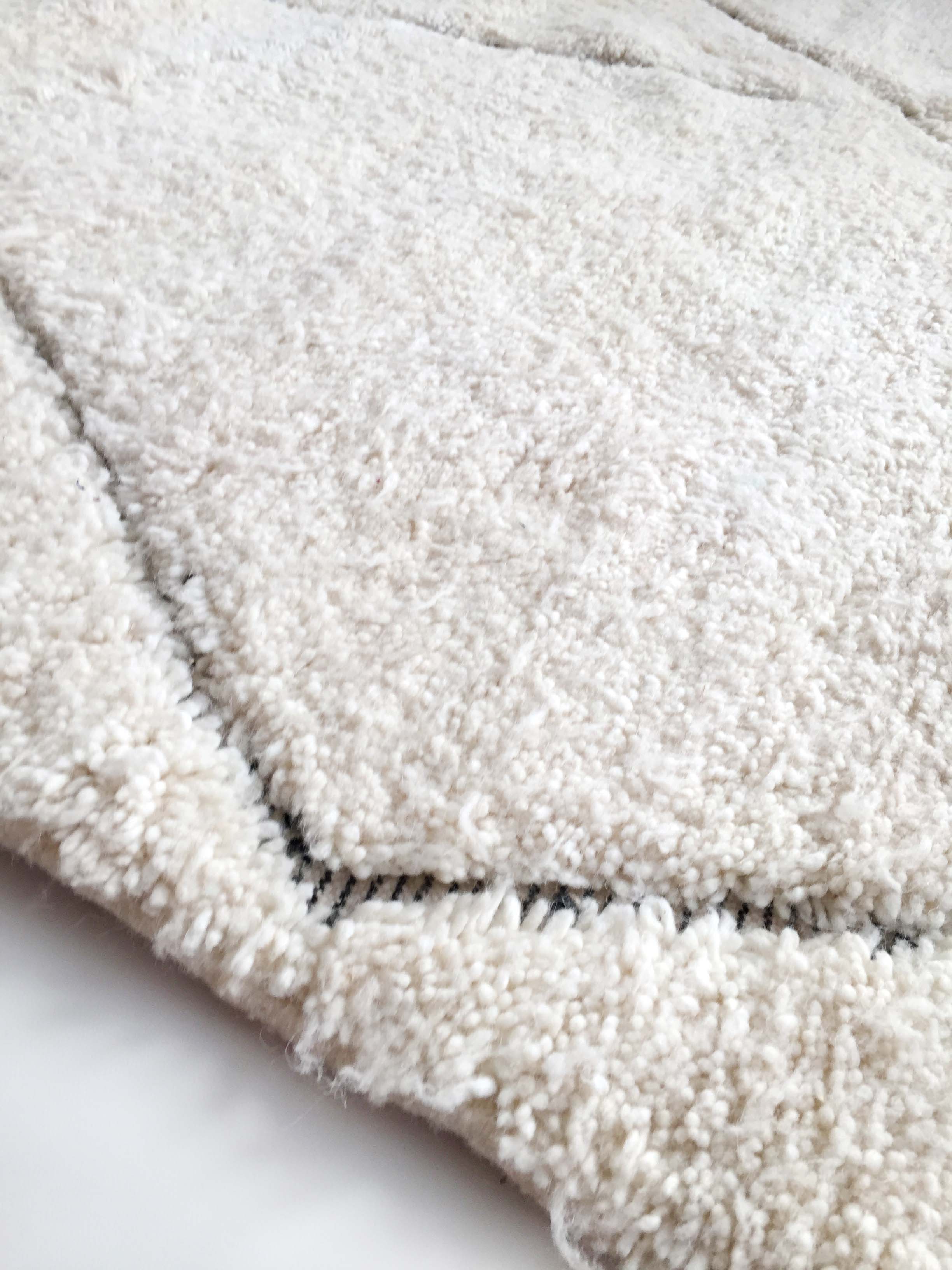 Moroccan Berber carpet Beni Ouarain ecru with black diamonds engraved 293x203cm