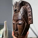 Masque en bois minimaliste oiseau