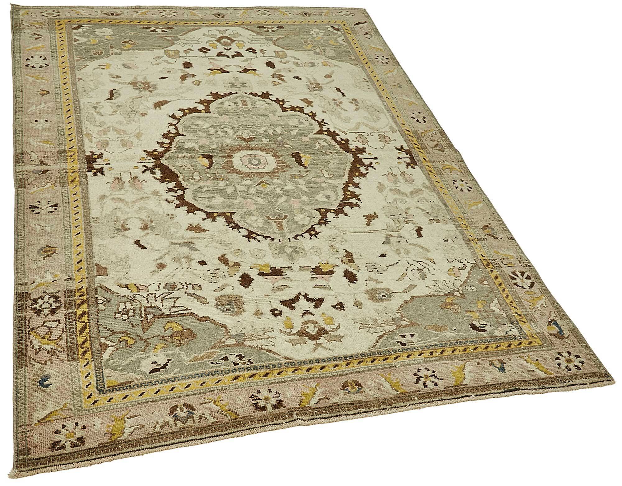 Turkish Vintage Anatolian Rug 134 cm x 187 cm