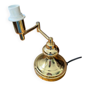 Desk lamp, articulated arm, in gold metal.