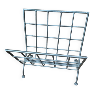 Solid metal folding magazine rack