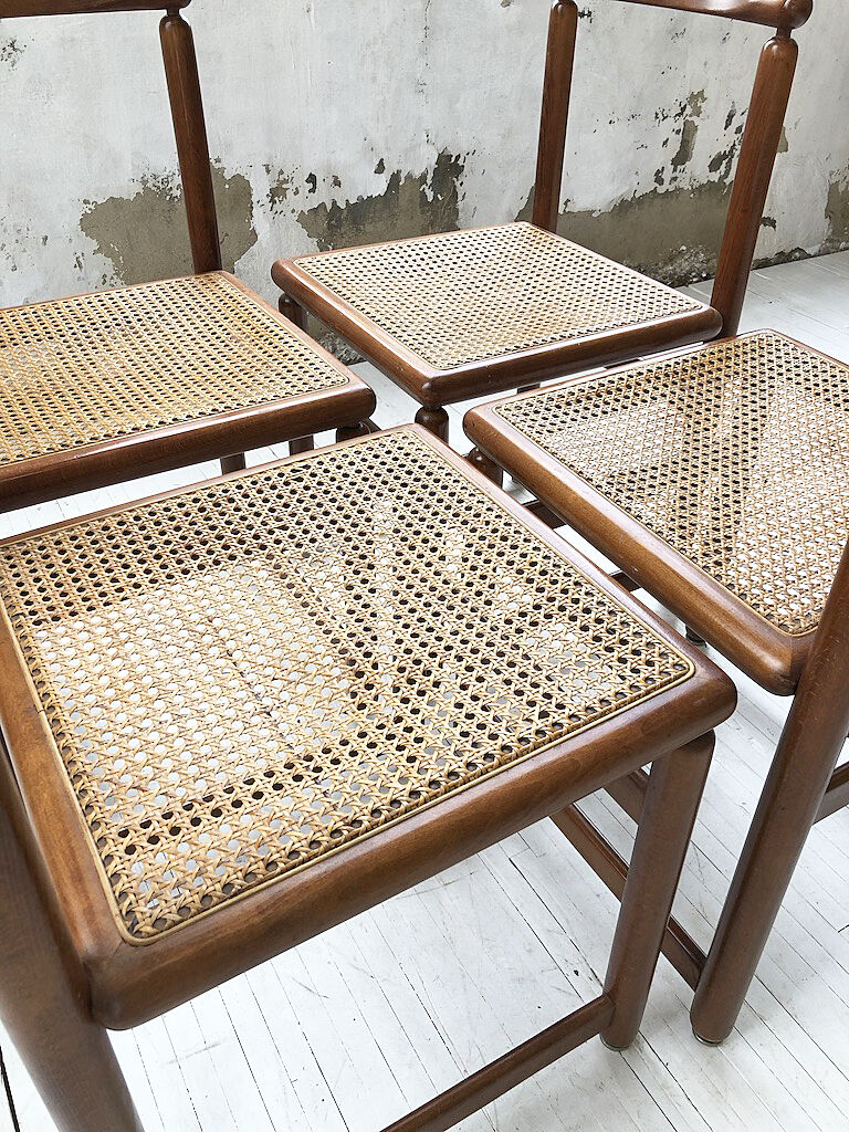 Lot de 4 chaises cannées années 50