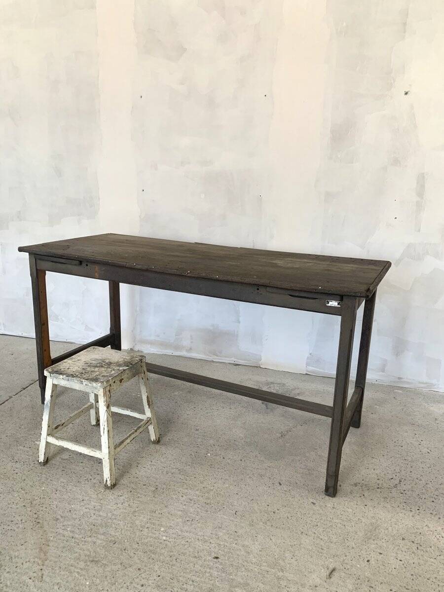 Table haute d'atelier aéronautique