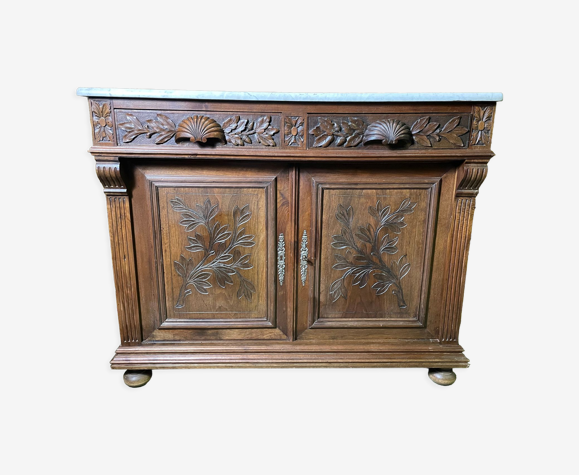Meuble de toilette en noyer sculpté