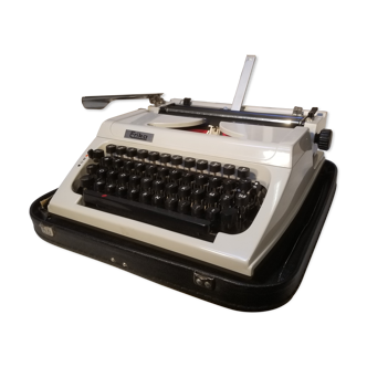 Vintage mechanical typewriter erika 158 - made in gdr