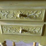 Paire de chevets vintage en bois sculpté – Finition jaune solei